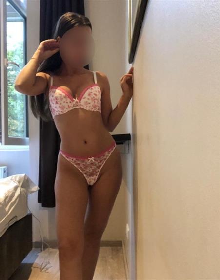 Escorts Thuc Quyen, Pula - 12801